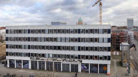 Das Kunst-und Kulturzentrum "Rechenzentrum" neben der Garnisonkirchenbaustelle.