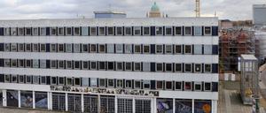 Das Kunst-und Kulturzentrum "Rechenzentrum" neben der Garnisonkirchenbaustelle.