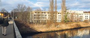 Die Lage des ehemaligen Pentahotels an der Rammrathbrücke möchte Ginn-Hotels ausnutzen. So soll der Bootssteg wieder in Betrieb gehen und der Außenbereich mit großer Terrasse, Garten und Spielplatz sowie im Sommer mit einer Beach Bar neu gestaltet werden. 