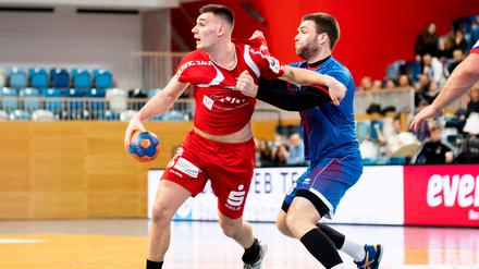 Nach seiner Einwechslung avancierte Josip Simic (l.) zum besten VfL-Torschützen der Partie. 