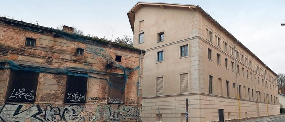 Schmuck. Die einst marode Fassade des Archivs (rechts im Bild) nach der Sanierung.