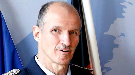Rainer Schulz (57) ist stellvertretender Chef der Potsdamer Berufsfeuerwehr, bei der insgesamt 295 Menschen arbeiten. Er ist gebürtiger Potsdam und wohnt in Werder (Havel).