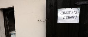 Gutachter müssen klären, ob bzw. ab wann die stark beschädigten Einfamilienhäuser in der Ruhlsdorfer Straße wieder bewohnbar sind,