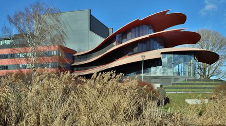 Das Hans Otto Theater in der Schiffbauergasse am Tiefen See.