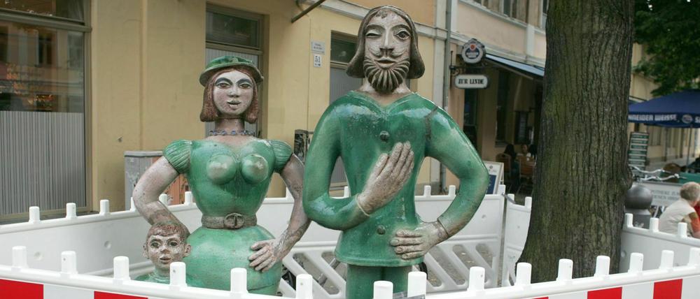 Die Wiederaufstellung der Figurengruppe "Familie Grün" wird verschoben.