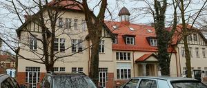 Die Gebäude zwischen Bahnhof und Landesstraße sind saniert, Mietpreise liegen zwischen 9,50 und 11 Euro kalt pro Quadratmeter. 