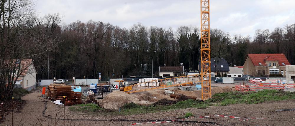 Auf der Baustelle der Bonava in Stahnsdorf ist vor rund einer Woche die Fliegerbombe entdeckt und dann gesprengt worden.