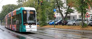 Ein stark angetrunkener Mann hat in der Nacht zu Mittwoch in einer Straßenbahn masturbiert.