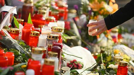 Gedenken an die Opfer des Attentats von Hanau auf dem dortigen Marktplatz.