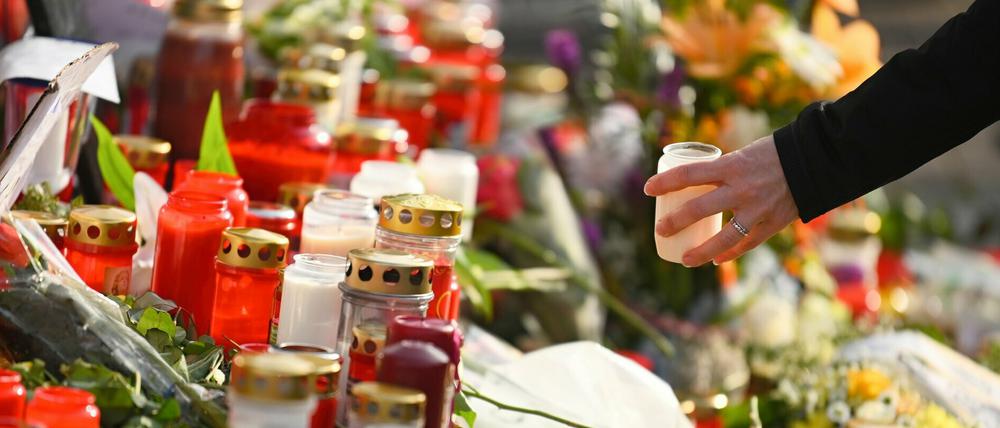 Gedenken an die Opfer des Attentats von Hanau auf dem dortigen Marktplatz.