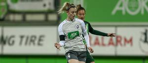 Gelb, Gelb, Rot: Johanna Elsig wurde noch vor der Halbzeitpause des Feldes verwiesen.