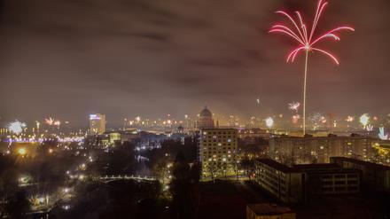 Silvester 2019 in Potsdam: Aufgenommen kurz nach Mitternacht vom Turm der Residenz Heilig-Geist-Park.