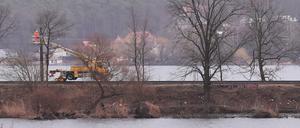 Der Bahndamm bei Geltow zwischen Petzinsee und Templiner See muss auf knapp 200 Meter neu aufgebaut werden.