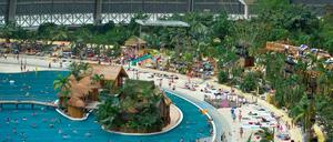 Badegäste im Freizeit-Resort «Tropical Islands»