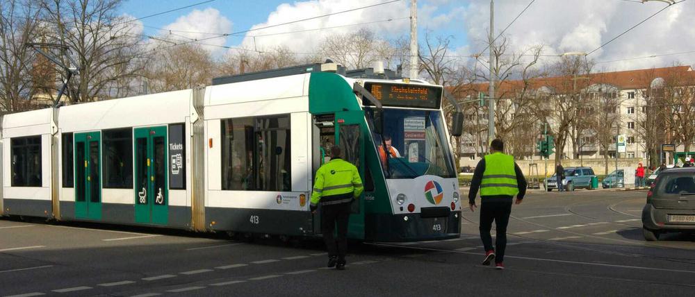 Tramunfall in der Innenstadt an der Kreuzung Friedrich-Ebert-Straße/Am Kanal.