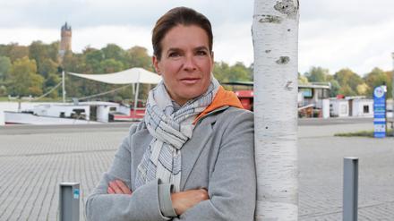 Die zweifache Eiskunstlauf-Olympiasiegerin Katarina Witt am Tiefen See in Potsdam.