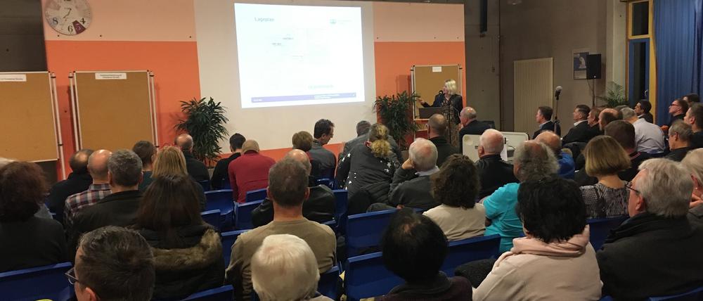 Großes Interesse. Rund 80 Groß Glienicker waren am Montagabend bei der Bürgerversammlung zum Thema Krampnitz.