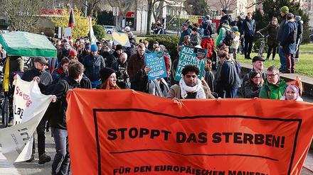 Rund 400 Menschen haben am Sonntag protestiert.