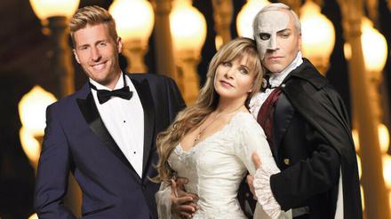 "Das Phantom der Oper" von und mit Deborah Sasson, hier mit Maximilian Arland (l.) und Uwe Kröger.