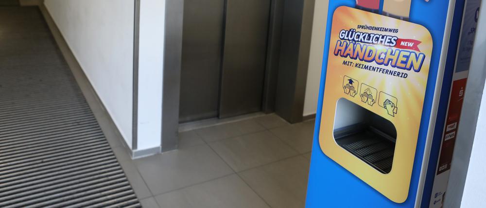Für saubere Hände gesorgt. In der MBS-Arena steht schon seit Langem ein Hygieneautomat.