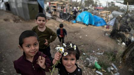 Kinder in einem Flüchtlingscamp auf Lesbos.  