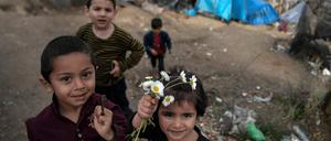Kinder in einem Flüchtlingscamp auf Lesbos.  