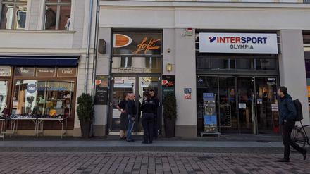 Rund zehn Beamte waren in die Brandenburger Straße geeilt.