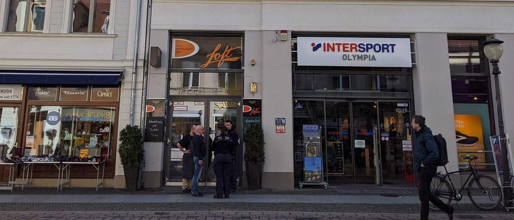 Rund zehn Beamte waren in die Brandenburger Straße geeilt.