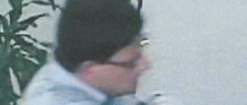 Die Potsdamer Polizei ist auf der Suche nach diesem Mann. 