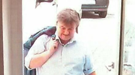 Wer kennt diesen Mann? Der Mann brach im Vorjahr in ein Seniorenheim ein.