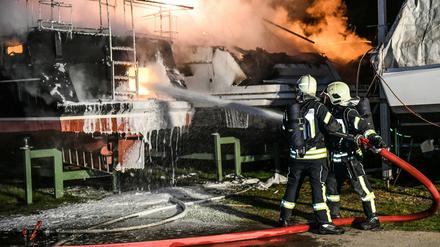 Das Feuer ist aus bislang ungeklärter Ursache ausgebrochen.