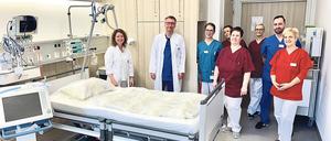 Vorbereitung. Das St. Josefs-Krankenhaus richtet eine Isolierstation für Coronapatienten ein. Unter der Ärztlichen Leitung von Chefärztin Gesine Dörr und Chefarzt Torsten Schulze will man die Lage meistern.