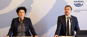 Sozialbeigeordnete Brigitte Meier und Oberbürgermeister Mike Schubert informieren zur Corona-Situation in der Stadt.