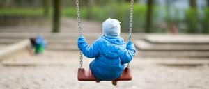 Für die Kinderbetreuung wegen der geschlossenen Kitas und Schulen können Landesbedienstete freigestellt werden.