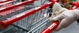 Auch in Supermärkten wird derzeit noch mehr auf Hygiene geachtet.