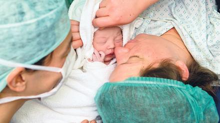 Frauen müssen auch in den beiden Potsdamer Krankenhäusern vorerst ohne Anwesenheit der Väter entbinden.  