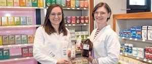 Die Apothekerinnen Claudia Hilbert-Schiller (r.) und Martine Miserius (l.).