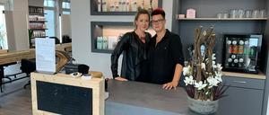 Salonleiterin Isabell Lojek (l.) mit ihrer Stellvertreterin Antje Jentzsch.