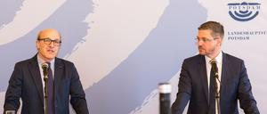 Thomas Weinke, Ärztlicher Direktor des Bergmann-Klinikums (l.) und Oberbürgermeister Mike Schubert.