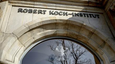 Der Eingang des Robert Koch-Instituts in Berlin.