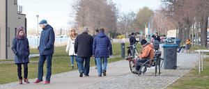 Auch am Freitagnachmittag war der Weg entlang der Regattastrecke auf der Werderaner Insel voll. 