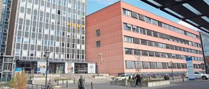 Externe Visite. Experten des Robert-Koch-Instituts nahmen die Abläufe im Klinikum am Freitag unter die Lupe. Für ihren Bericht fehlen aber noch Zahlen. Foto: Andreas Klaer
