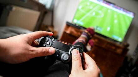 Der Fußballbetrieb ruht derzeit - doch online kann virtuell gekickt werden.