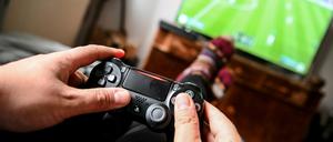 Der Fußballbetrieb ruht derzeit - doch online kann virtuell gekickt werden.