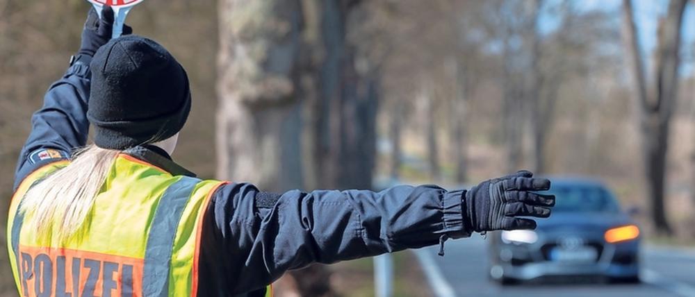 Das Gesundheitsministerium bittet die Bevölkerung in Brandenburg darum, sich derzeit nur im näheren Umfeld des Wohnsitzes zu bewegen. 