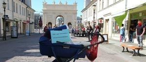 Seebrücke-Protest am Samstag in der Brandenburger Straße in Potsdam.