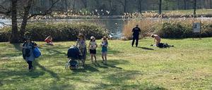 Durchsetzung der Eindämmungsverordnung am Heiligen See in Potsdam.