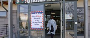 Einige Abstrichstellen haben über Ostern geschlossen. Die Sporthalle in Werder hat verkürzte Öffnungszeiten. 