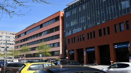 Im Klinikum "Ernst von Bergmann" soll es zu massiven Fehlern beim Umgang mit der Coronavirus-Pandemie gekommen sein. 