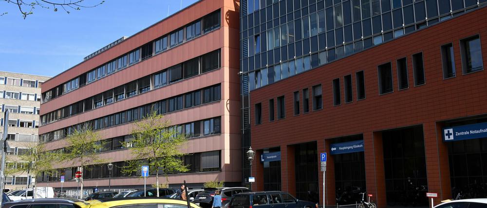 Im Klinikum "Ernst von Bergmann" soll es zu massiven Fehlern beim Umgang mit der Coronavirus-Pandemie gekommen sein.